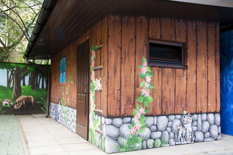 domek-malowany-dekoracja-fasady-przedszkole-3